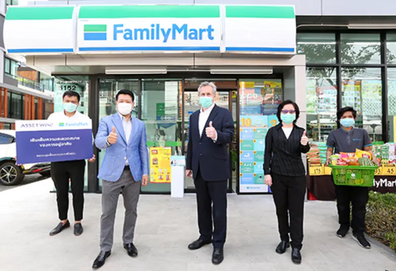 นายกรมเชษฐ์ วิพันธ์พงษ์ (ที่ 2 จากซ้าย) ประธานเจ้าห...