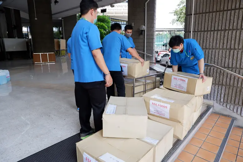 เอ็นเอสแอล ฟู้ดส์ สนับสนุนเครื่องช่วยหายใจแก่โรงพยาบาลราชวิถี พร้อมมอบเบเกอรี่ 1,000 ชิ้น ต่อวัน แก่สถาบันบำราศนราดูรและโรงพยาบาลฯ รวม 6 แห่ง