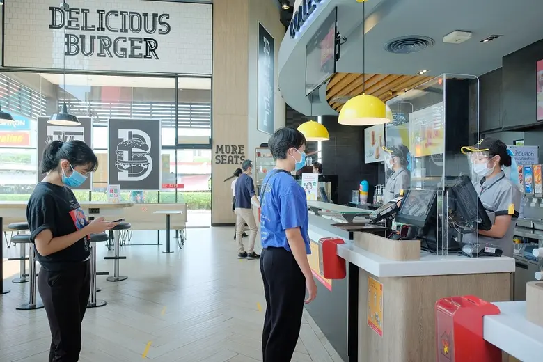 แมคโดนัลด์ พร้อมเปิดให้บริการหลัง ศบค. คลายล็อคดาวน์ คุมเข้มป้องกัน Covid-19 ส่งมอบอาหารปลอดภัยให้กับลูกค้าที่ใช้บริการ