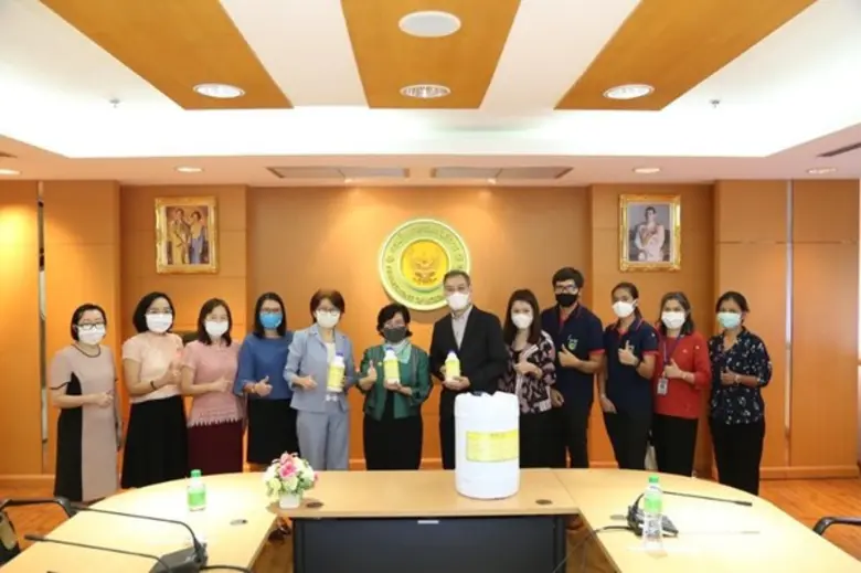 ภาพข่าว: วศ.อว. รับมอบผลิตภัณฑ์ฆ่าเชื้อ จากบริษัทยูซี เทรดดิ้ง จำกัด