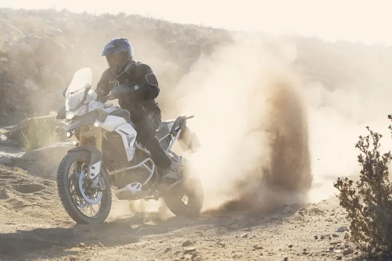 ใช่คุณหรือไม่! เปิดคาแรคเตอร์ไทรอัมพ์ “ไทเกอร์ 900 แรลลี่” และ “ไทเกอร์ 900 แรลลี่ โปร” ผ่าน 2 ไบค์เกอร์สายลุยตัวจริง