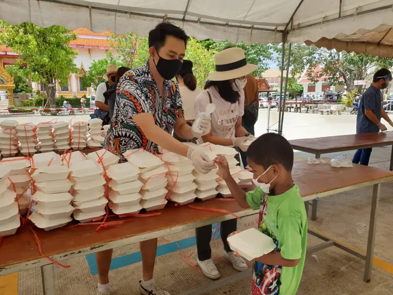 ผู้ประกาศข่าวช่อง 8 ร่วมปันน้ำใจมอบอาหารให้กับผู้เดือดร้อนในช่วงโควิด-19