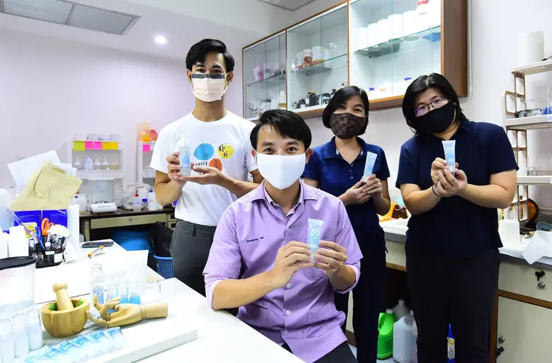 เจลล้างมือแอลกอฮอล์ เป็นผลิตภัณฑ์ที่มีควา...