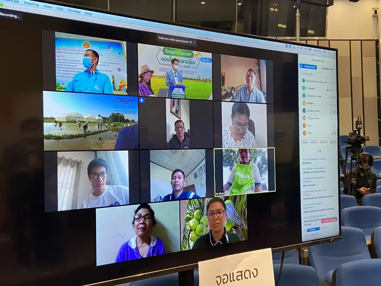 รมว.พาณิชย์ เร่งสร้าง New Normal ช่องทางการค้า นำหลักสูตร “Smart Farmer ออนไลน์" กรุยทางเกษตรกรยุคใหม่ ขายผ่านออนไลน์ – บุกตลาดอินเตอร์