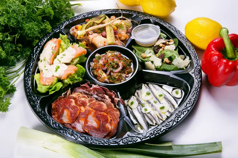 ห้องอาหารอูโนมาส พร้อมเสิร์ฟ “อูโนมาสบรั้...