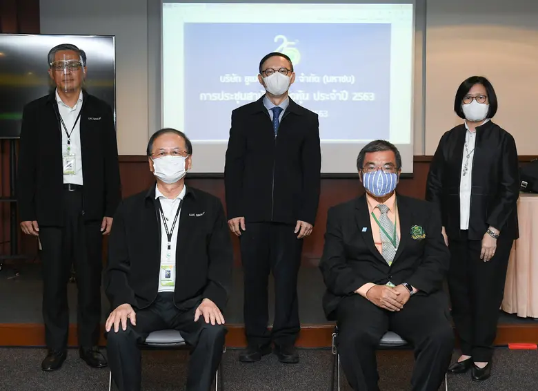 นายกิตติ ชีวะเกตุ (ล่างซ้าย) ประธานกรรมกา...