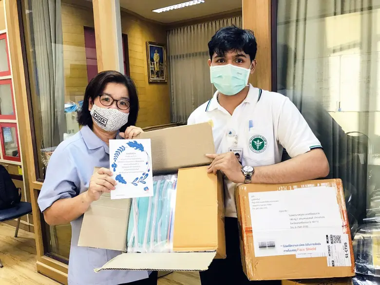 โครงการไฟ-ฟ้า ทีเอ็มบี และธนชาต ขอบคุณน้ำใจอาสาสมัครร่วมส่งต่อการ “ให้” ผลิตหน้ากาก “Face Shield ช่วยชาติ” มอบแก่โรงพยาบาลที่ขาดแคลน