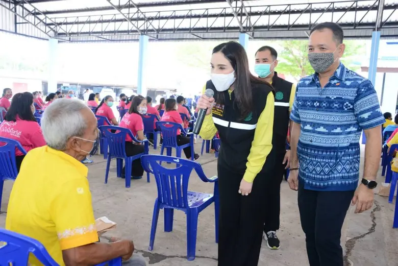 “รมช.มนัญญา” ลุยระยอง Kickoff ปล่อยคาราวานรถบรรทุกผลไม้ของสหกรณ์ในภาคตะวันออก จับมือคู่ค้าผลไม้ ระหว่างสหกรณ์ต้นทางแหล่งผลิตผลไม้กับสหกรณ์ตลาดปลายทาง