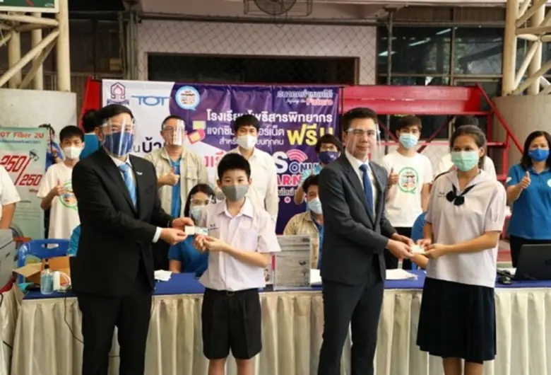 นายรังสรรค์ จันทร์นฤกุล รองกรรมการผู้จัดก...