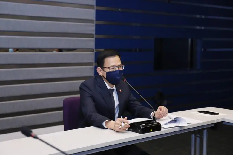 ดร.สุทธิพล ทวีชัยการ เลขาธิการคณะกรรมการก...