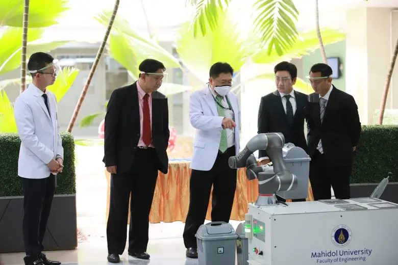 มหิดล เปิดนวัตกรรมสู้ COVID-19 “หุ่นยนต์เวสตี้” เก็บขยะติดเชื้อ และ”หุ่นยนต์ฟู้ดดี้” ส่งอาหาร-ยา ตอบรับวิถีใหม่ New Normal