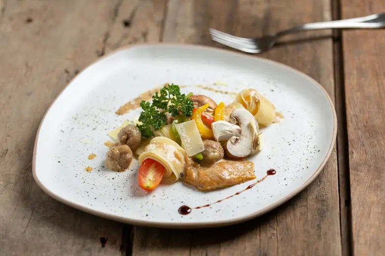 แค่ยกหูกริ๊งเดียว...ส่งความอร่อยถึงมือคุณ! ห้องอาหารนัมเบอร์ 43 อิตาเลียน บิสโทร ณ โรงแรมเคป เฮ้าส์ กรุงเทพฯ