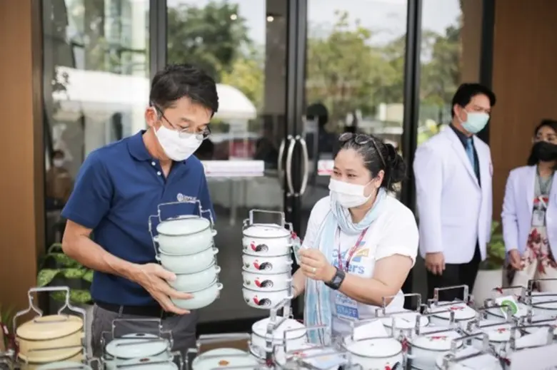 จากวิกฤติ สู่พลังที่อิ่มทั้งท้องและใจให้กับบุคลากรทางการแพทย์ Food For Fighters: ข้าวเพื่อหมอ โครงการของคนตัวเล็กๆ กับหัวใจที่ยิ่งใหญ่