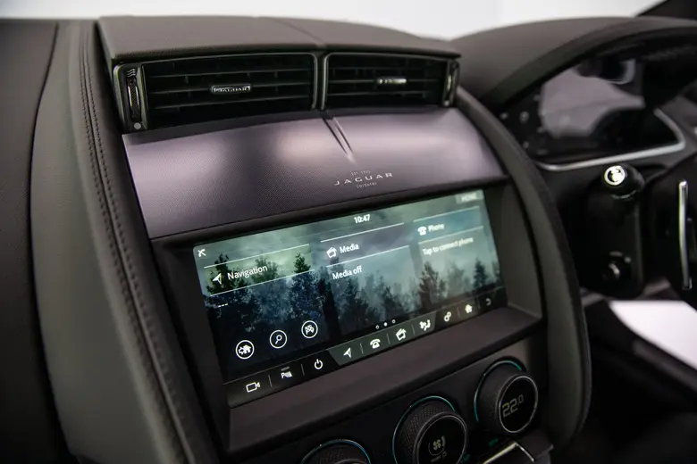 จากัวร์ เอฟ-ไทป์ โฉมใหม่ เปิดตัวครั้งแรกในประเทศไทย ราคาเริ่มต้น 6.4 ล้านบาท พร้อมโปรแกรม Car Configurator เลือกออกแบบรถยนต์ตามความต้องการ