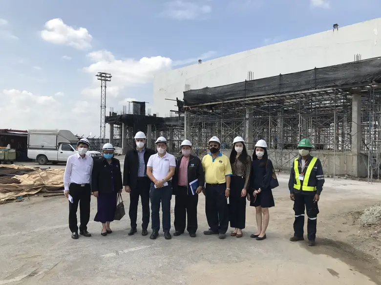 นายสมภพ ศักดิ์พันธ์พนม (ที่4จากซ้าย) ประธ...