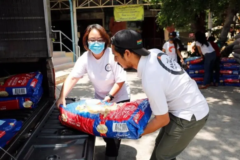 องค์กรพิทักษ์สัตว์แห่งโลก ตะลุยมอบอาหารสัตว์กว่าสอง...