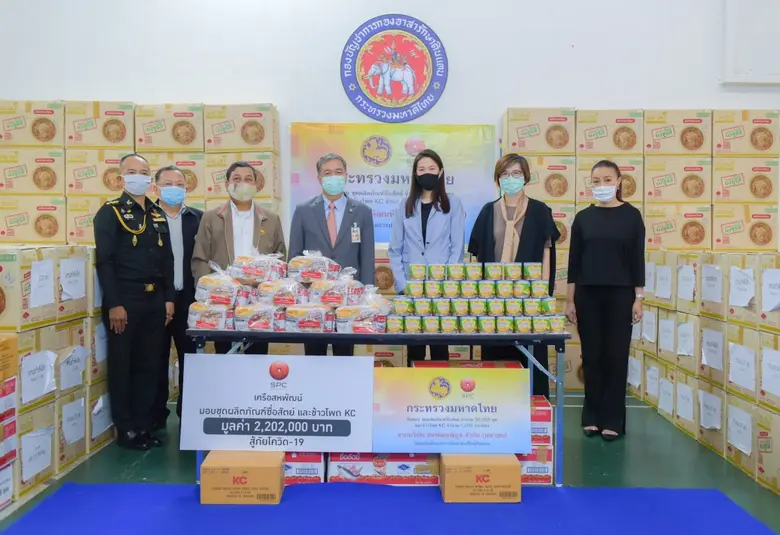 นางชัยลดา ตันติเวชกุล (ที่ 3 จากขวา) รองก...