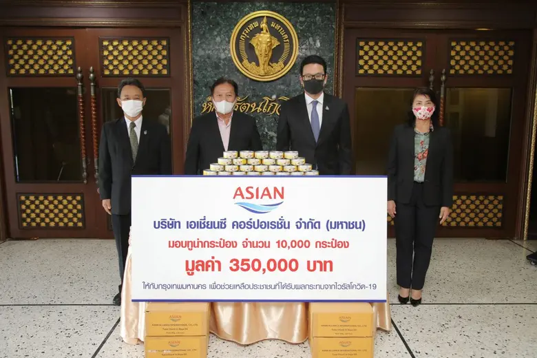 คุณสมชาย อมรรัตนชัยกุล (ที่ 2 จากซ้าย) แล...