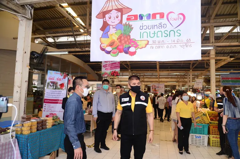 รมช.ธรรมนัส ช่วยเหลือเกษตรกรกระจายสินค้าเกษตร ลุยตลาด อ.ต.ก. ให้กำลังใจเกษตรกร และพ่อค้าแม่ค้าในตลาด