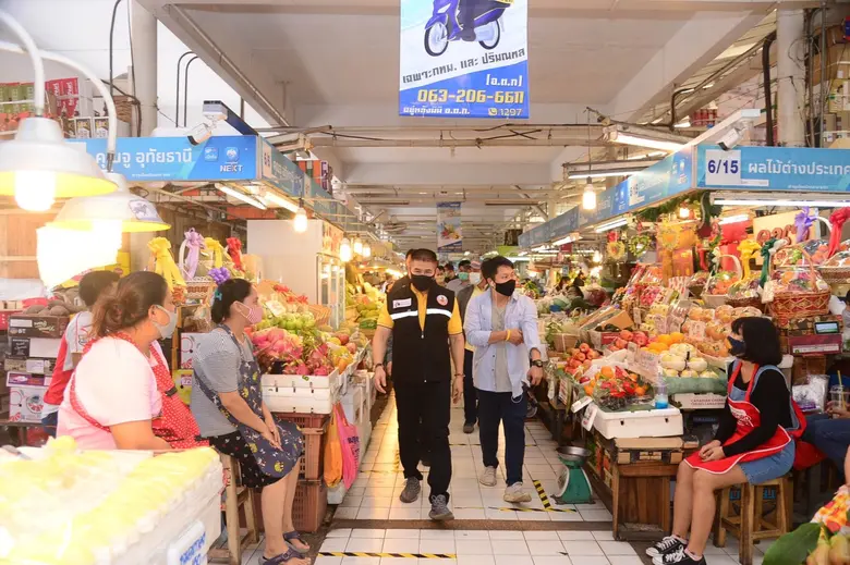 รมช.ธรรมนัส ช่วยเหลือเกษตรกรกระจายสินค้าเกษตร ลุยตลาด อ.ต.ก. ให้กำลังใจเกษตรกร และพ่อค้าแม่ค้าในตลาด