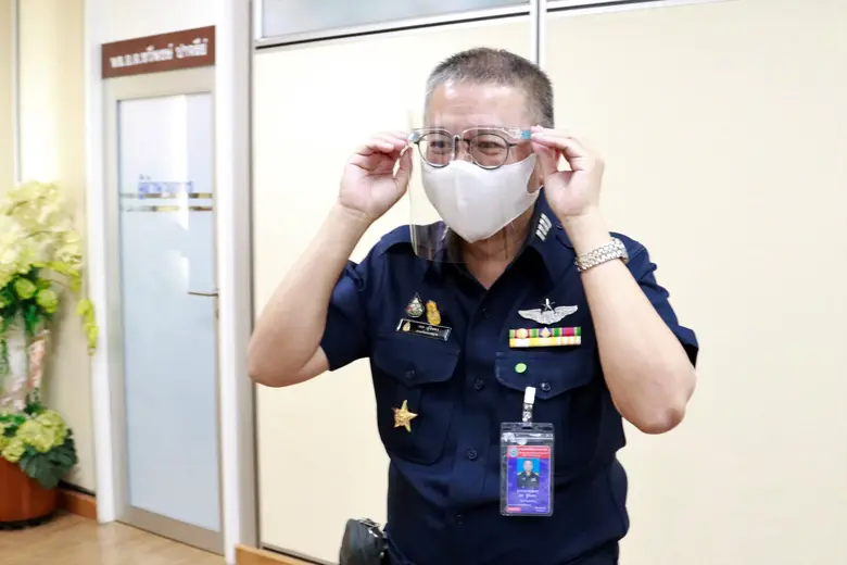 “แว่นท็อปเจริญ” ส่งความห่วงใยแก่บุคลากรทางการแพทย์ มอบแว่นหน้ากาก Face Shield ณ โรงพยาบาลภูมิพลอดุลยเดช พอ.