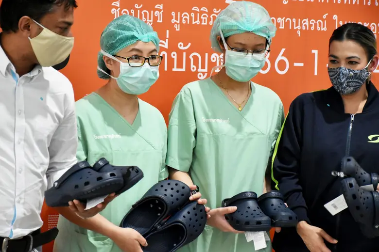 CRC Sports มอบรองเท้า CROCS จำนวน 800 คู่ ให้รพ.จุฬาภรณ์และสถาบันบำราศนราดูร