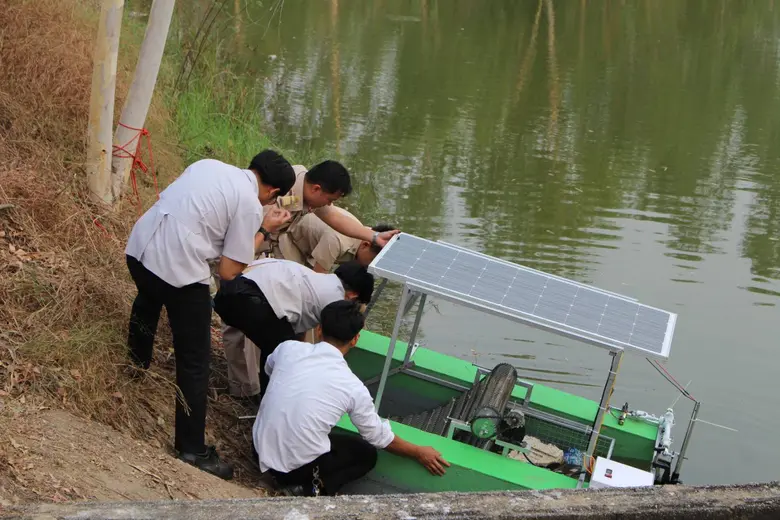 เรือเก็บขยะบนผิวน้ำ ว.การอาชีพเถิน รับรางวัลนวัตกรรมสร้างแรงบันดาลใจ