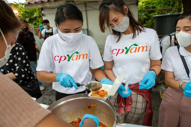 ซีพีแรม ร่วมเป็นส่วนหนึ่งของโครงการ “ซีพี แบ่งกัน ปันอิ่ม” มอบอาหารมื้อเย็นแก่ชาวชุมชนมักกะสัน