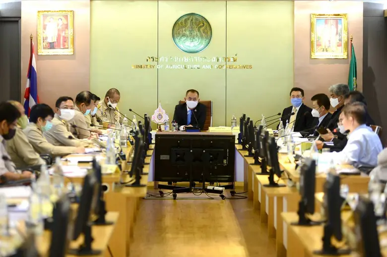 เอ้กบอร์ดเร่งแก้ไขปัญหาไข่ไก่ล้นตลาด เห็นชอบ 4 แนวทางปฏิบัติ โดยจะผลักดันการส่งออก ปลดไก่ไข่ยืนกรง จำหน่ายไข่ไก่ผ่านร้านธงฟ้า