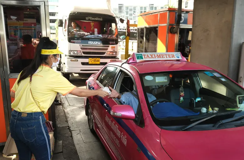 ยังคงแจกกันอย่างต่อเนื่องกับแบรนด์ “ซังซั...