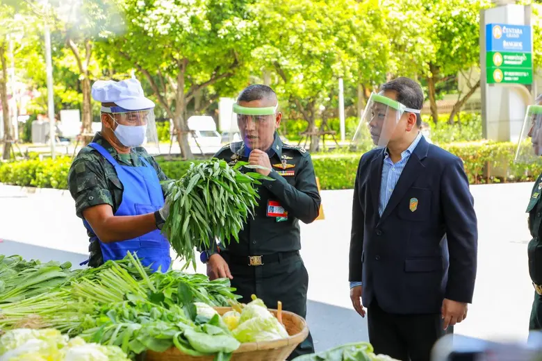 เซ็นทรัลพัฒนา ร่วมกับ กองทัพบก เปิด ”โครงการทหารพันธุ์ดี” นำผลผลิตคุณภาพดี สะอาด จากค่ายทหารมาจำหน่ายในราคาย่อมเยา บรรเทาภาระค่าใช้จ่ายให้กับประชาชน