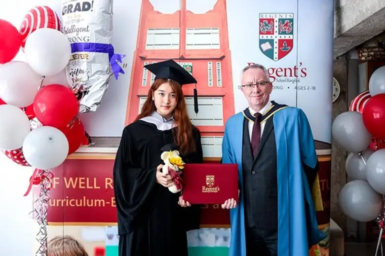 เมื่อเร็วๆ นี้มร.ปีเตอร์ โฮแกน ครูใหญ่โรง...