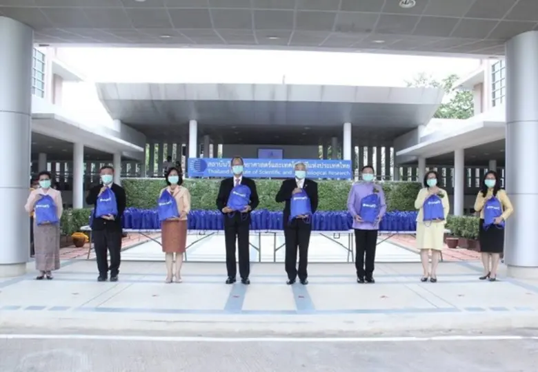 วว.มอบถุงยังชีพแก่ชุมชนบริเวณเทคโนธานี เยียวยาผู้ได้รับผลกระทบจากวิกฤตโควิด-19  เนื่องในโอกาสคล้ายวันครบรอบสถาปนา ๕๗ ปี