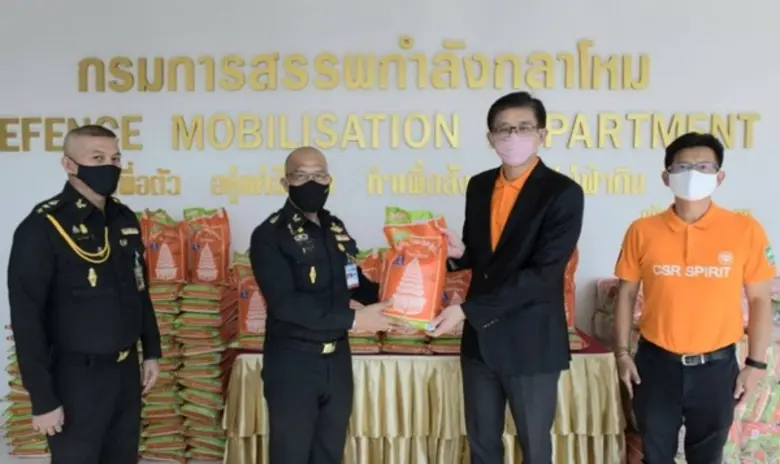 พล.อ.นภนต์ สร้างสมวงษ์ (คนที่ 2 นับจากซ้า...