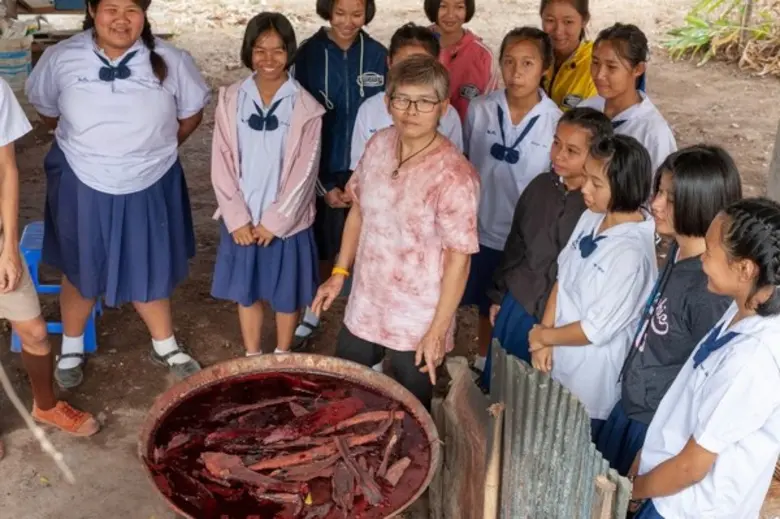 “ผ้าทอพื้นบ้าน” สานสายใยชุมชนที่ ร.ร.บ้านไม้ตะเคียน ซึมซับ “วิถี” เรียนรู้ “ภูมิปัญญา” เพื่อพัฒนาสู่ “ทักษะอาชีพ”