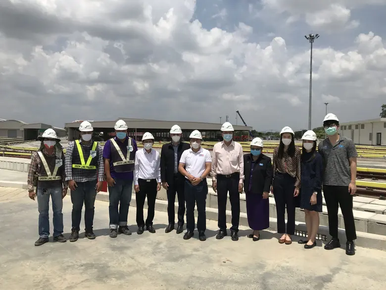 นายสมภพ ศักดิ์พันธ์พนม (ที่6จากซ้าย) ประธ...