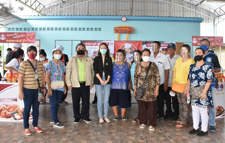 พ.ต.พญ.จัณจิดา รัตนภูมิภิญโญ (ที่4จากซ้าย...