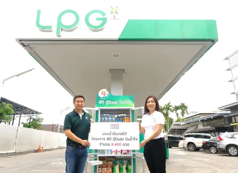 นายสุวัชชัย พิทักษ์วงศาภรณ์ (ซ้าย) กรรมกา...