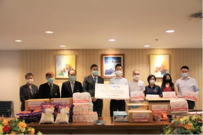 ตัวแทนผู้บริหารจาก Thisshop.com , SHARP, ...