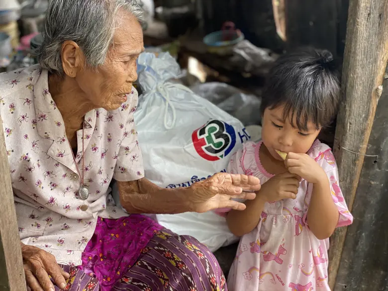 รวมน้ำใจยังไม่สิ้นสุด มูลนิธิครอบครัวข่าว มอบตู้ตรวจคัดกรองโควิด-19 ให้โรงพยาบาลภาคใต้ และร่วมส่งพลังความห่วงใย ถึงพี่น้องคนไทยทั่วประเทศ