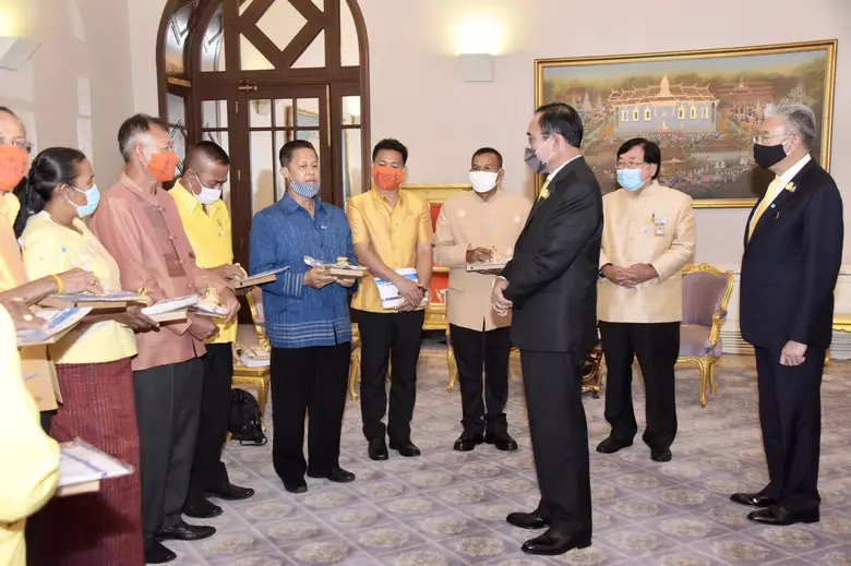 “รมช.ประภัตร” นำคณะชาวนาพบนายกฯ เนื่องใน "วันข้าวและชาวนาแห่งชาติ" ปี2563 พร้อมมอบข้าวสาร ๓๐ ตัน สู้โควิด