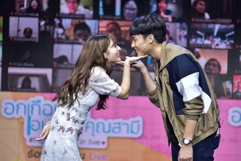 ช่อง 3 สร้างปรากฎการณ์ความฟินมิติใหม่ครั้งแรกในประเทศไทย!! ในกิจกรรม อกเกือบหัก แอบ Live คุณสามี : ร้อง เล่น เต้น Live