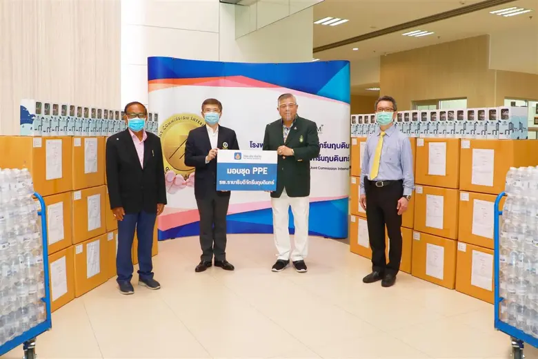 นายแพทย์ไพโรจน์ บุญคงชื่น ผู้อำนวยการโรงพ...