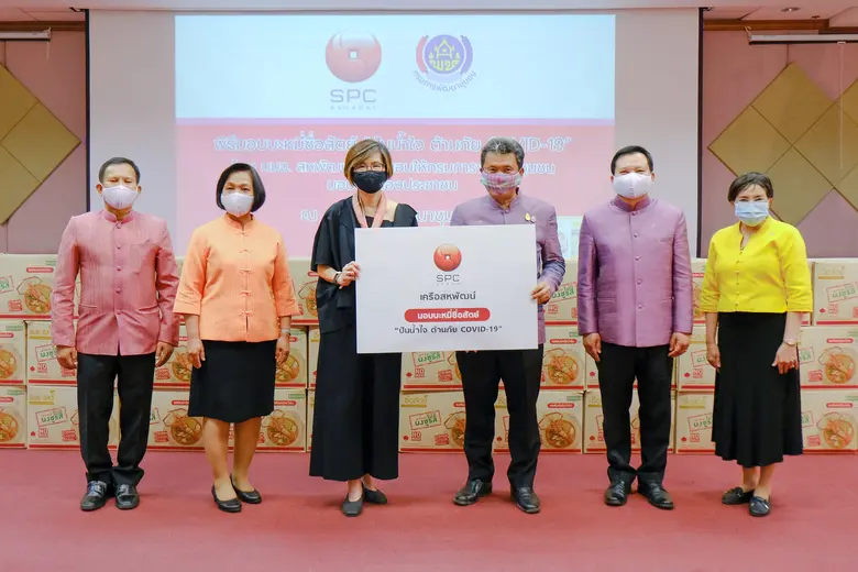 นางสาววราภรณ์ กุลสวัสดิ์ภักดี (ที่ 3 จากซ...