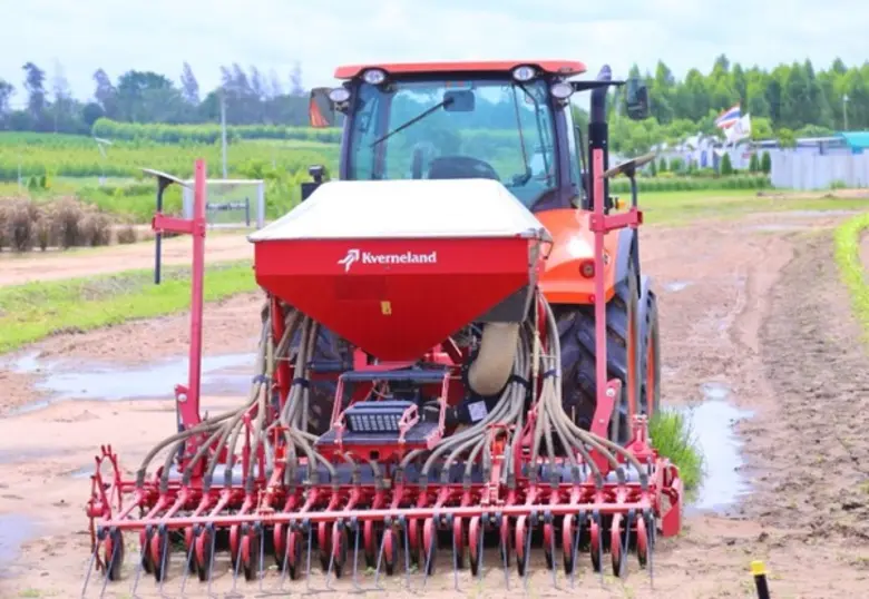 ก.แรงงาน จับมือเอกชน สร้างนักขับภาคเกษตร สู้ภัยโควิด-19