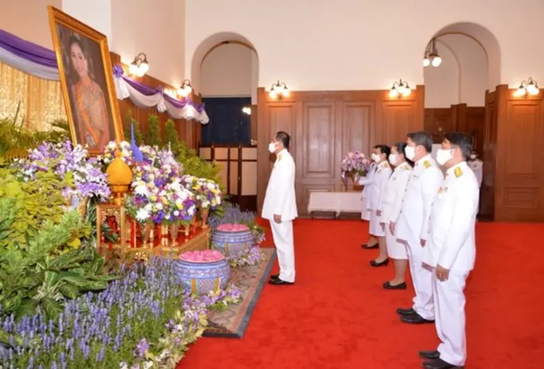 ที่พระบรมมหาราชวัง สำนักพระราชวัง นายพิพั...