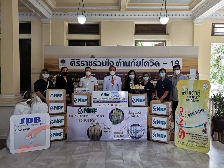 นายแดน ปฐมวาณิชย์ (ที่ 3 จากซ้าย) ประธานเ...