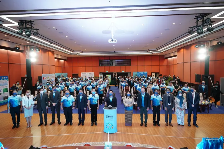 เอสซีจี ชวน 2 พี่น้อง โปรโม – โปรเม จุฑานุกาล เดินหน้าภารกิจ “ทูตผู้พิทักษ์ทะเล (The Sea Saver)” มอบ “นวัตกรรมทุ่นกักขยะลอยน้ำ”