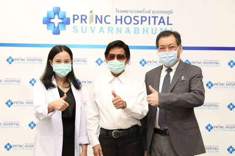 นายแพทย์ วรัญญ์ เทียนส่ง ผู้อำนวยการ โรงพ...