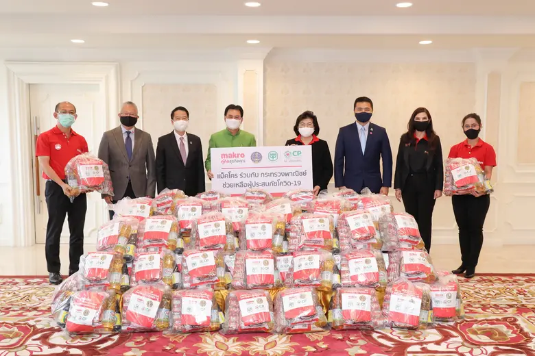 บริษัท สยามแม็คโคร จำกัด (มหาชน) นำโดย นา...